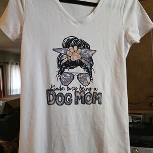 White 'Dog Mom' Graphic T-Shirt